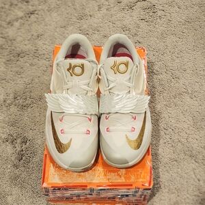 Nike KD7 "Aunt Pearl"